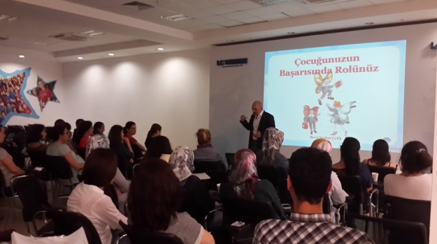 Okyanus'tan LC Waikiki Çalışanlarına Rehberlik Semineri