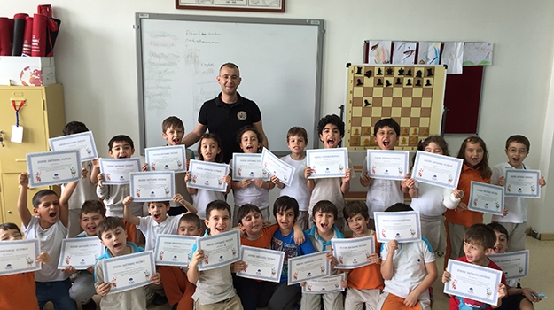 Okyanuslu Kolejleri 1.Sınıf Öğrencileri Satranç Şenliklerinde