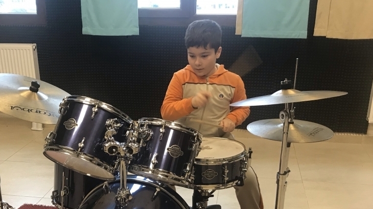 3-B sınıfı Müzik Dersinde Vurmalı Çalgılar Sınıfında