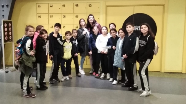 Beykent Okyanus Koleji Ortaokulu öğrencileri, 23 Kasım 2018 Cuma günü Rehber öğretmeni Yeşim SOYLAMIŞ eşliğinde Gayrettepe Metro İstasyonunda gerçekleşen Karanlıkta Diyalog gezisine katıldılar.