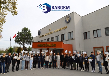 “ÜNİVERSİTE KARİYER STAJ PROGRAMI” ÖĞRENCİLERİMİZE MESLEK TERCİHLERİNDE YOL GÖSTERİYOR.