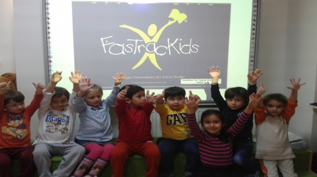 Adana Okyanus Koleji Anaokulu Yıldızlar Grubu Fastrackids Dersinde