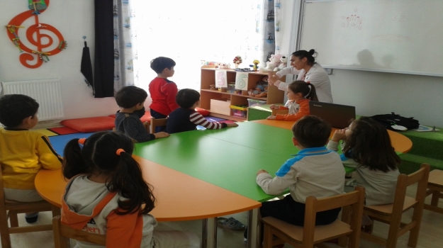 Adana Okyanus Koleji Anaokulu Yıldızlar Sınıfı Almanca Dersinde