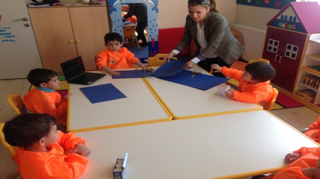 Adana Okyanus Koleji Okul Öncesi Denizyıldızı Sınıfı İngilizce Öğreniyor