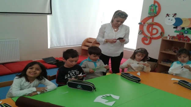Adana Okyanus Okul Öncesi Küçük Yunuslar Sınıfı İngilizce Dersinde