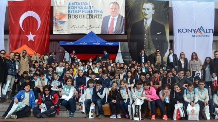 Ortaokul Öğrencileri Konyaaltı Kitap Fuarında