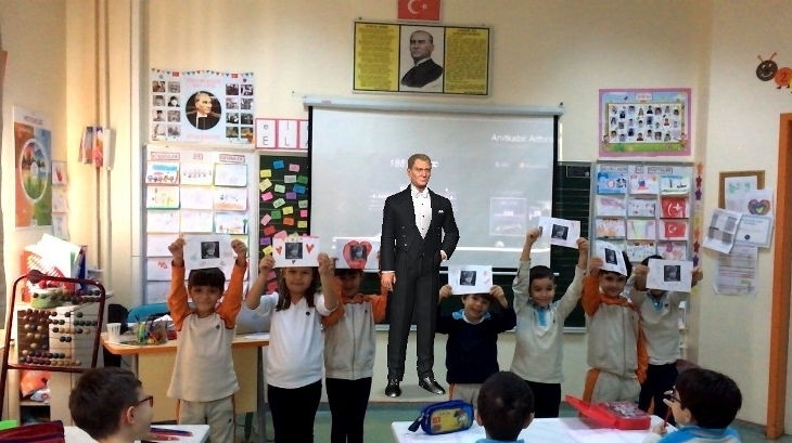 Atamızı Saygıyla Anıyoruz