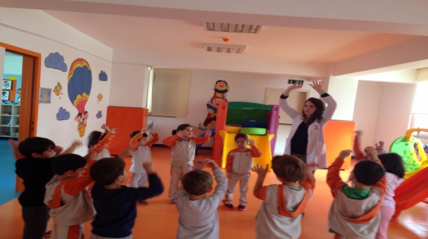 Ataşehir Okyanus Anaokulu Güneşler Sınıfı Öğrencileri Oyun Etkinliğinde