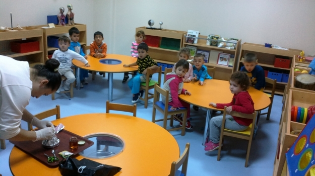 Avcılar Okyanus Okul Öncesi Rüzgar Grubu Yanardağ Deneyi Yapıyor