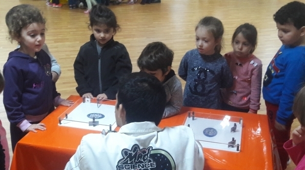 Avcılar Okyanus Koleji Yağmur Grubu Mad Science Etkinliğinde