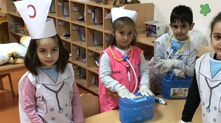 Avcılar Yıldızlar Grubu öğrencileri 2 Kasım 2018 Cuma günü "Kızılay Haftası Drama" çalışması için yerlerini aldılar.