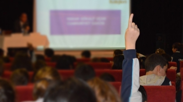 Bahçelievler Okyanus Koleji "Gelecekte Bir Gün Meslekte İlk Gün" Projesi Veli Sempozyumu