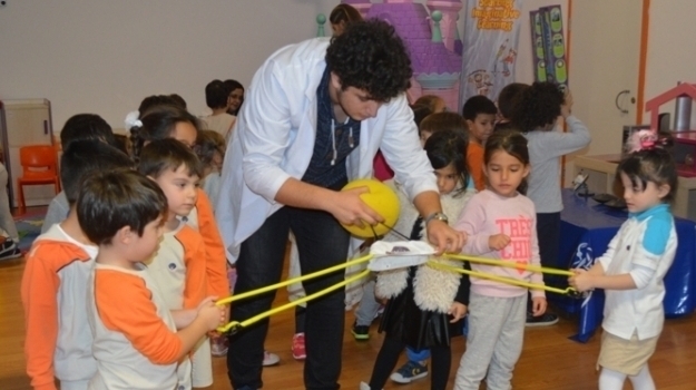 Bahçelievler Okyanus Okul Öncesi Öğrencileri Mad Science Atölyelerinde