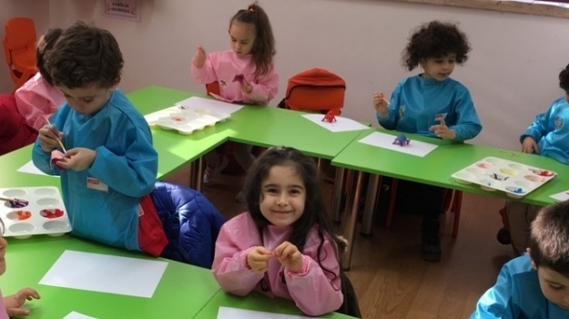 Bahçelievler Okyanus Okul Öncesi Rüzgâr Grubu Sanat Dersinde