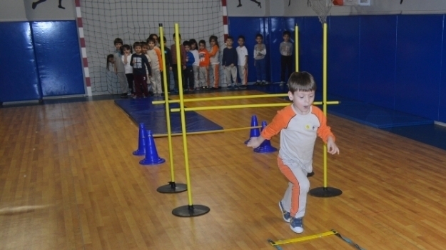 Bahçelievler Okyanus Okul Öncesi Yıldızlar Grubu Öğrencileri Beceri Koordinasyon Dersinde