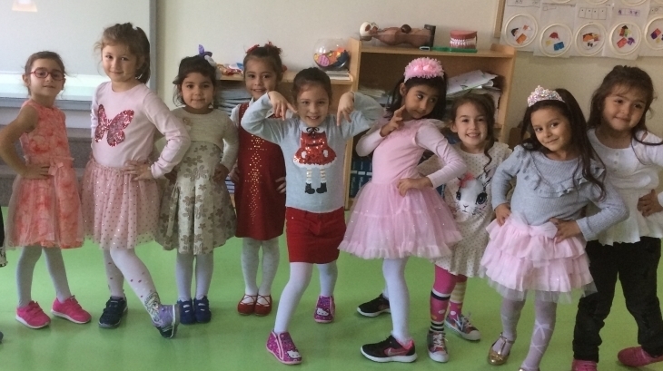 Bahçeşehir A Grubu Öğrencileri 29 Ekim Cumhuriyet Bayramı Töreninde