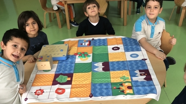 Bahçeşehir Gökkuşağı Grubu Kodlama Etkinliğinde