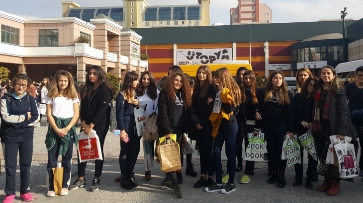 Öğrencilerimiz ve Öğretmenleri 7 Kasım Salı Günü 27. İstanbul Sanat Fuarını Ziyaret Ettiler