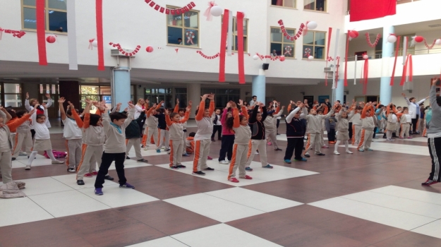 Bahçeşehir Okyanus koleji İlkokul Sabah Sporu İle Güne Başlıyor.