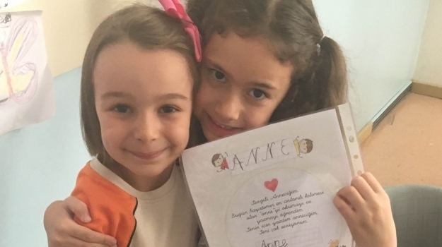 Bahçeşehir Okyanus Koleji İlkokulu 1-A 1-B 1-C 1-D Sınıfları “Anne” Yazmayı Öğrendiler
