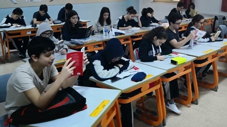 Bahçeşehir Okyanus Koleji Ortaokul Kademesi Kitap Okuma Etkinliği