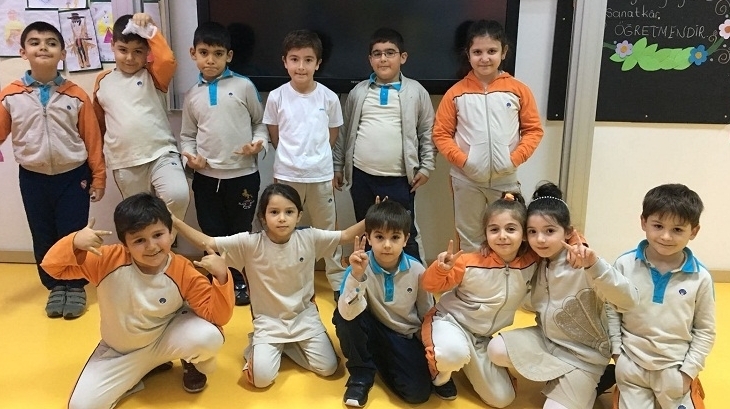 Üstün Zekâlılar ve Yetenekliler İlkokulu 2-F Sınıfı “Yağlar Sabundan Kaçar” Deneyi Yapıyor
