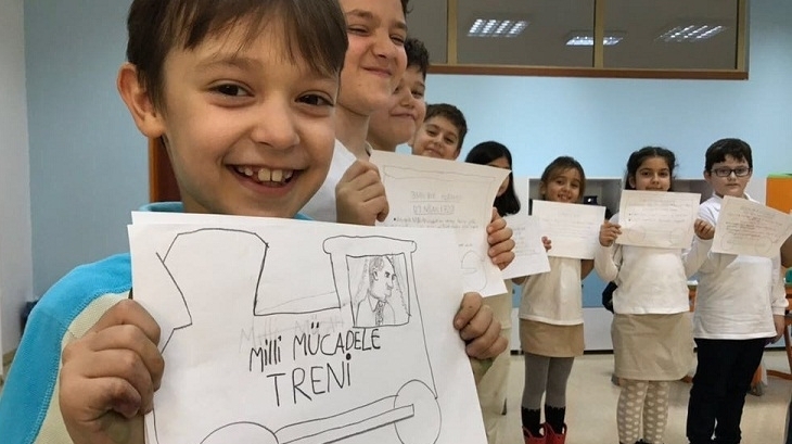 Üstün Zekâlılar ve Yetenekliler İlkokulu 4-E ve 4-F Sınıfı Kurtuluş Treni Etkinliğini Yaptılar