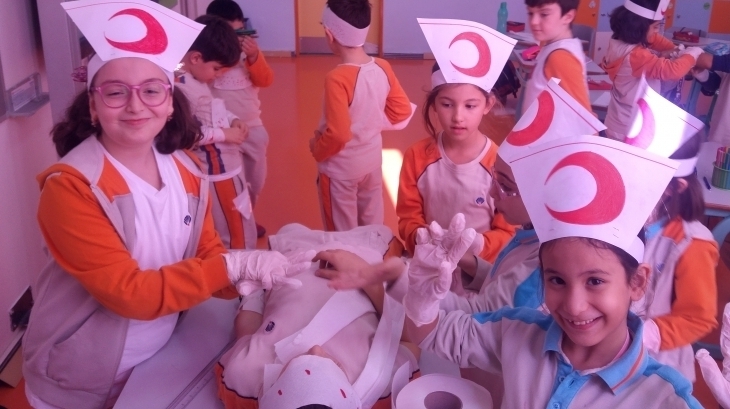 3-D Sınıfı Öğrencileri Kızılay Haftası’na Yönelik Etkinlikler Yaptı