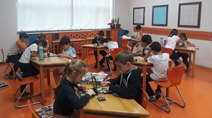 Bahçeşehir Okyanus Koleji Üstün Zekalılar ve Yetenekliler İlkokulu 2-D Sınıfı Öğrencileri Zeka ve Akıl Oyunları Dersinde