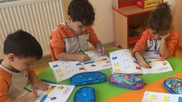 Beykent okyanus Koleji Okul Öncesi Balıklar Grubu Kitap Çalışması Zamanı