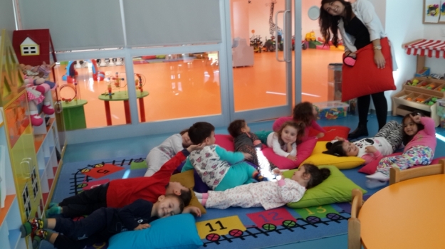 Beykent Okyanus Koleji Okul Öncesi Çiçekler Grubu Öğrencileri Sosyal Sorumluluk Projesi ve Pijama Partisi Etkinliğinde ;