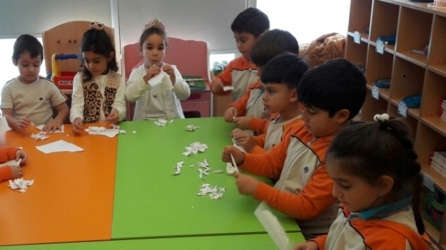 Beykent Okyanus Koleji Okul Öncesi Gökkuşağı Grubu Öğrencileri Fen ve Doğa Dersinde