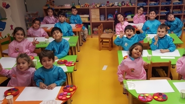 Beykent Okyanus Koleji Okul Öncesi Gökkuşağı Grubu Resim Çalışmasında
