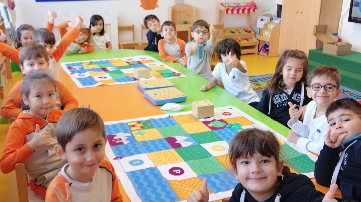 Beykent Okyanus Koleji Okul Öncesi Güneş Grubu Öğrencileri Cubetto Kodlama Dersinde
