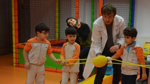 BEYKENT OKYANUS KOLEJİ OKUL ÖNCESİ MADSCIENCE ETKİNLİĞİNDE