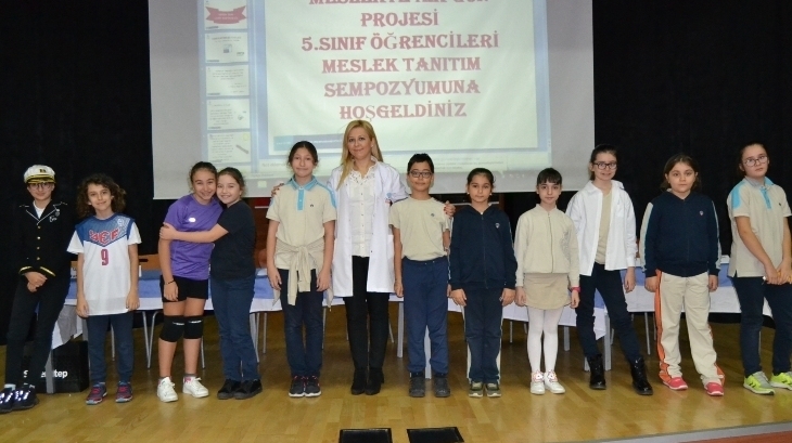 Beylikdüzü Okyanus Ortaokulu "Gelecekte Bir Gün Meslekte İlk Gün” Projesi “Mesleğimi Anlatıyorum” Meslek Tanıtım Sempozyumu Düzenlendi
