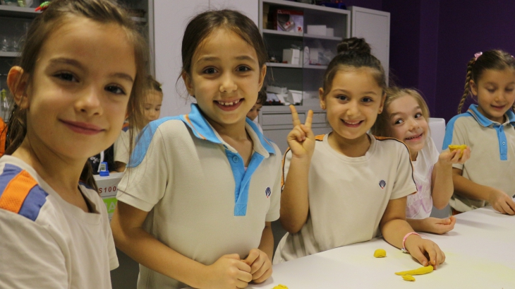 Bornova Okyanus İlkokulu Birinci Sınıfları ''Ela ve Lale ile el ele''