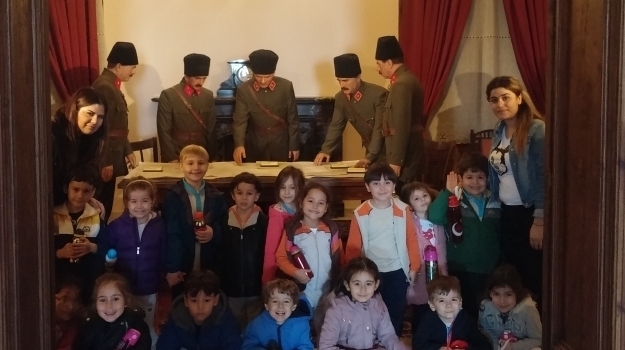 Bornova Okyanus Koleji Gezegenler ve Bulutlar Grubunun Atatürk Evi Müzesi Gezisi