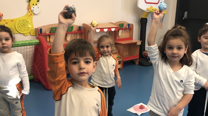 Bornova Okyanus Koleji Okul Öncesi Balıklar ve Yunuslar Sınıfları Play Time Dersinde