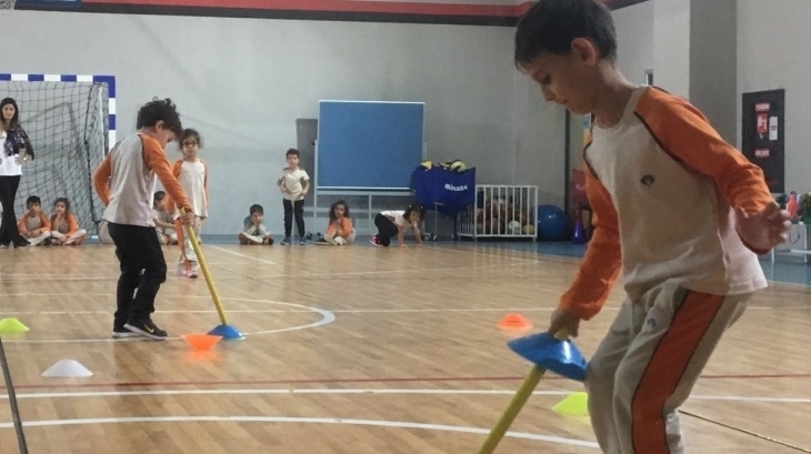 Bornova Okyanus Koleji Okul Öncesi Gezegenler ve Bulutlar Grubu Beceri Koordinasyon Dersinde
