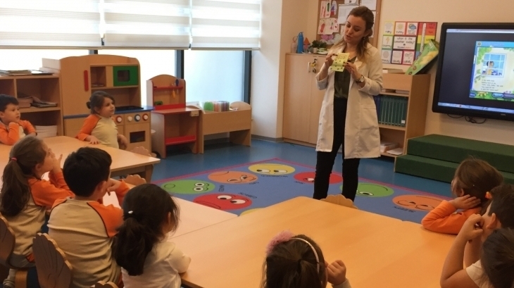 Bornova Okyanus Okul Öncesi Balıklar Grubu Öğrencileri İngilizce Öğretmenleri ile 'Story Week' Dersinde Hikaye Okudular