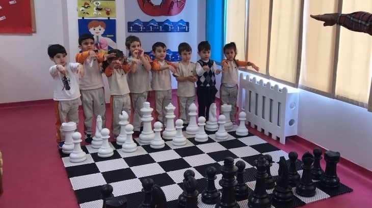 Çekmeköy Okul Öncesi Balıklar Grubu Satranç Dersinde