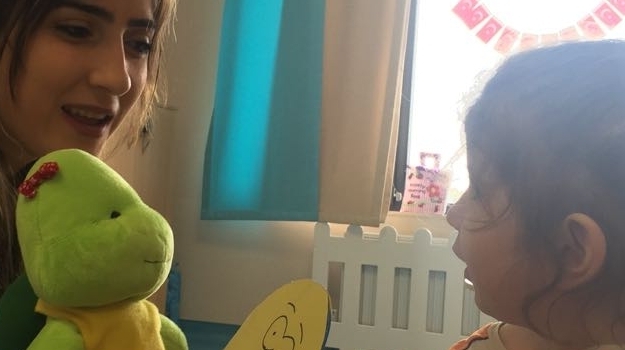 Çekmeköy Okyanus Koleji Okul Öncesi Çiçekler Grubu İngilizce Dersinde