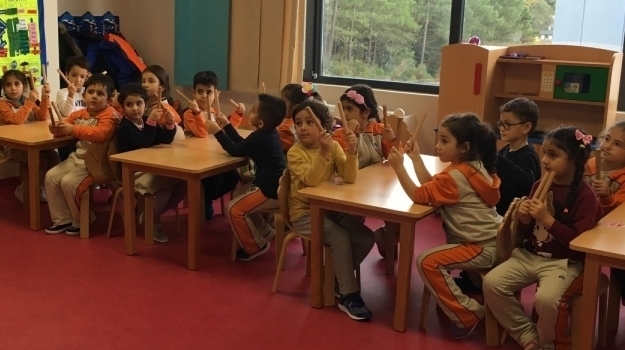 Çekmeköy Okyanus Koleji Okul Öncesi Gezegenler Grubu Öğrencileri Müzik Dersinde