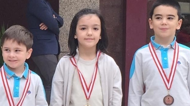 Bahçelievler Okyanus Koleji İlkokulu Ekim Ayı Örnek Öğrencileri Madalyalarını Aldı