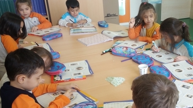 Eryaman Okul Öncesi Bölümü Güneş Grubu İngilizce Dersinde