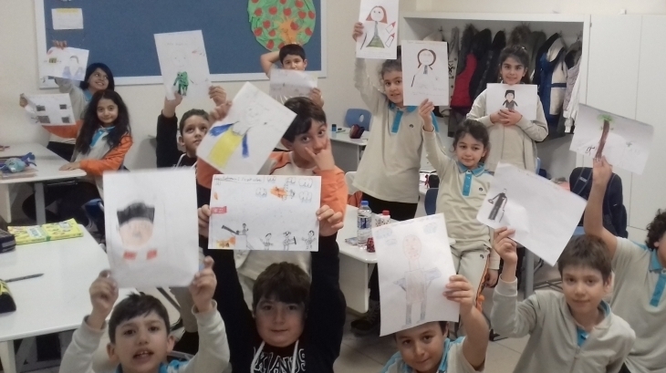4-B Sınıfı Öğrencileri Sosyal Bilgiler Dersinde "Benim Kahramanım" Etkinliğinde