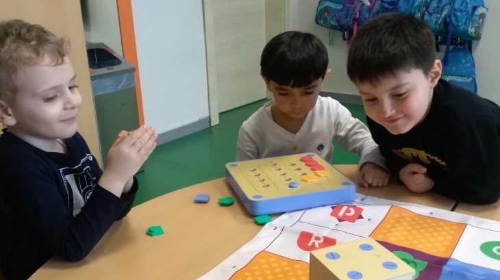 Eryaman Okyanus Koleji Okul Öncesi Bölümü Ay Grubu Öğrencileri Kodlama Dersinde