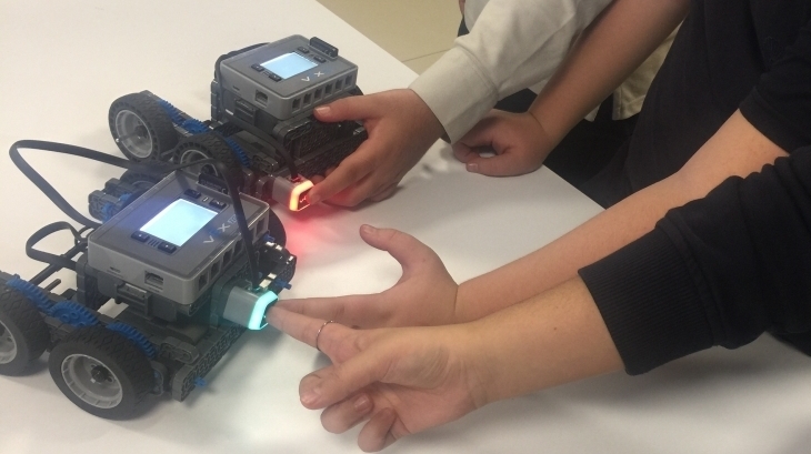 Eryaman Okyanus Koleji Ortaokul öğrencileri Vex Robotik Yetenek Dersinde