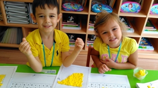 Fatih Okyanus Koleji Okul Öncesi Bulutlar Grubu Fastrackids Dersinde  Hedeflerini Belirliyor